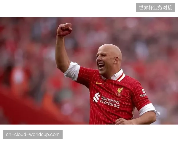 曼联赛季末表现稳定最终获得联赛季军，较上赛季有显著进步，重返欧冠赛场